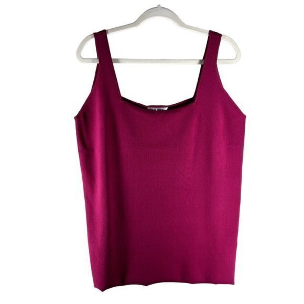 Women’s Sleeveless Tank Top in Magenta